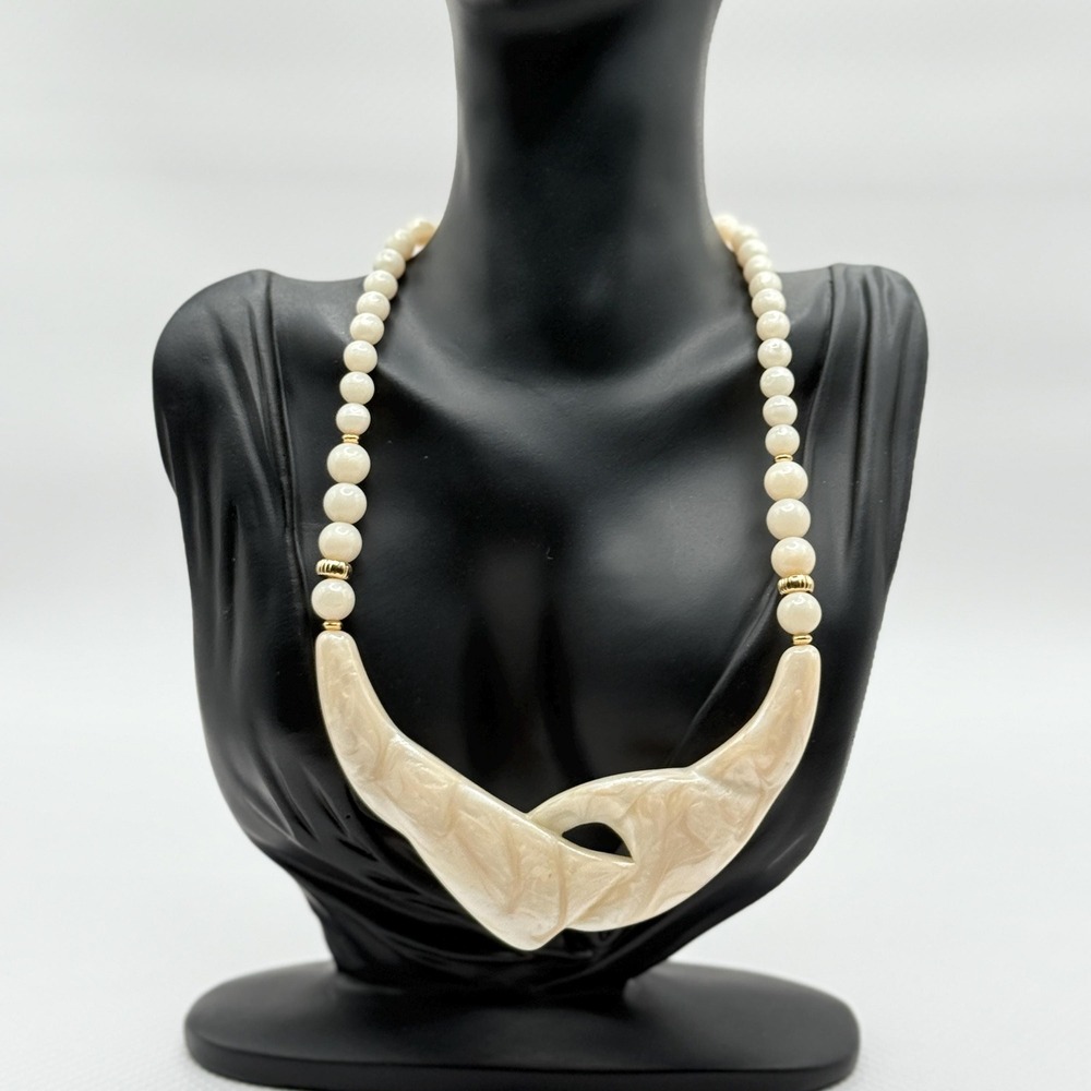 Vintage 80s 90s Off-White Beige Marbled Lucite Geometric Beaded 13" Bib Necklace